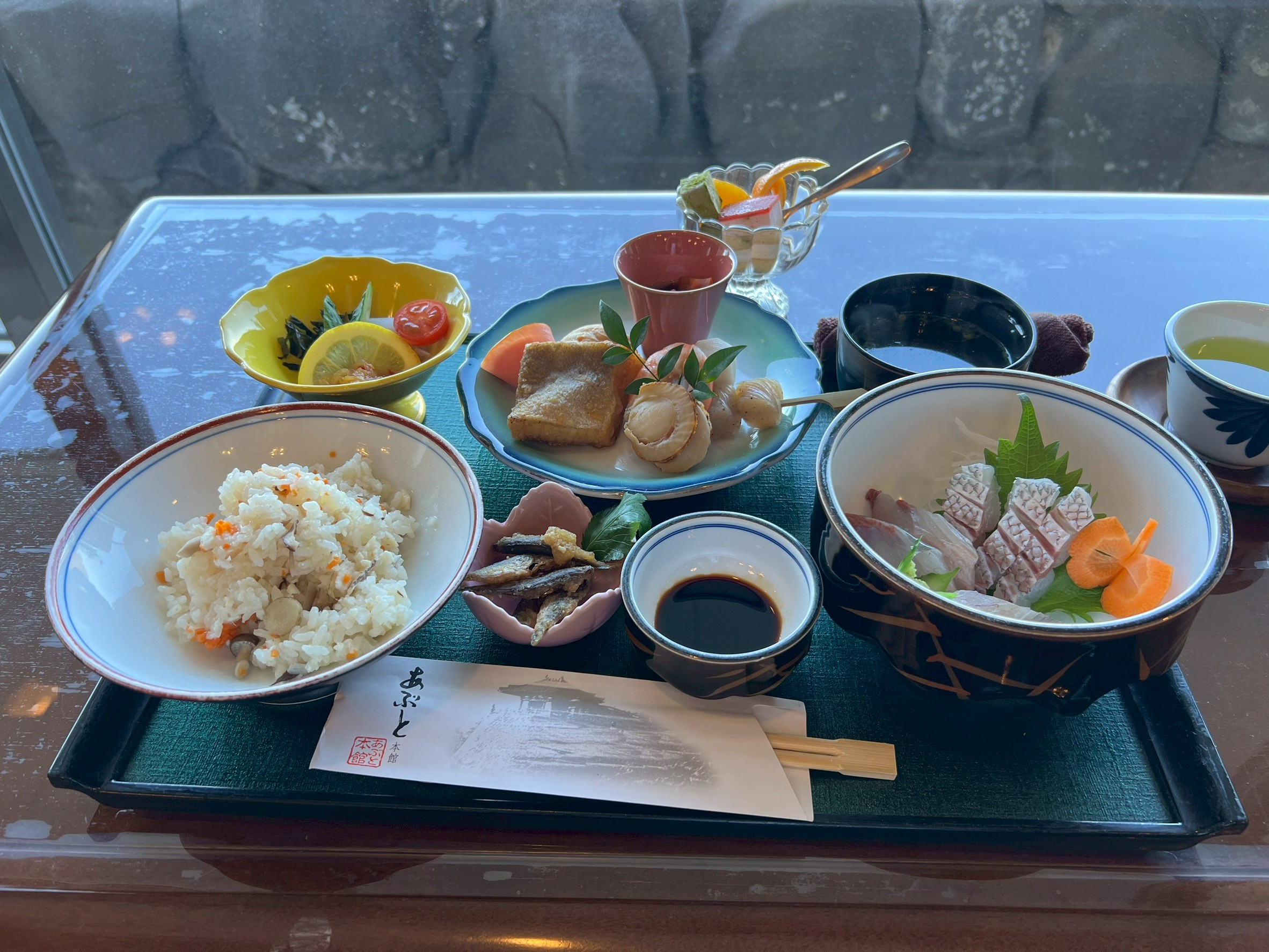 海から見える絶景「阿伏兎観音」クルーズ！　春を告げる鞆町並みひなまつり！