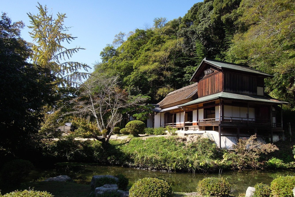 樹齢千年伝説の『醍醐桜』里山登山、足守藩主木下家庭園『近水園』と陣屋跡散策